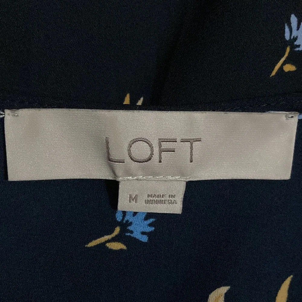 LOFT Vine Puff Sleeve Blouse in Navy/Floral Print Size M